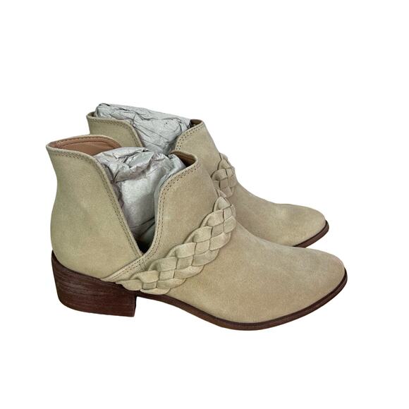 Kaanas Ra Almond Bootie Size 6 - Picture 1 of 5